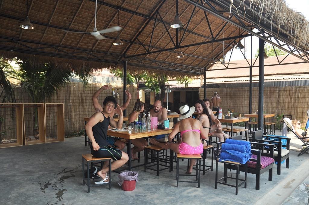 Pool Party Hostel Siem Reap Exteriör bild